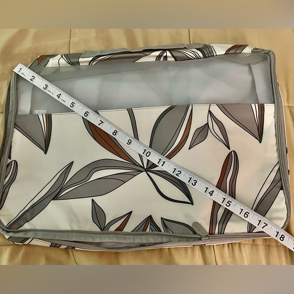 NWT! Thirty-One mesh Zipper White and Gray All In Neutral Laptop Bag with handle - Picture 4 of 7